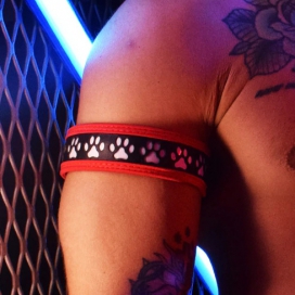 POUNDTOWN Red lighted armband