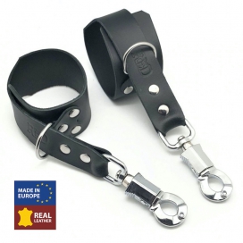 Leather handcuffs with anti-panic carabiner