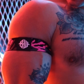 Breedwell Neo camo armband Neon Pink